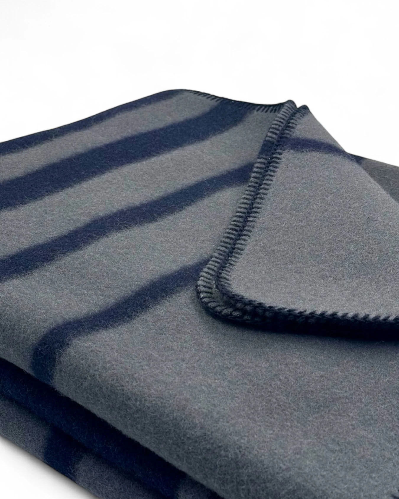 Trolle Faded Stripe Wool Blanket - Navy/Grey - Bilde 2