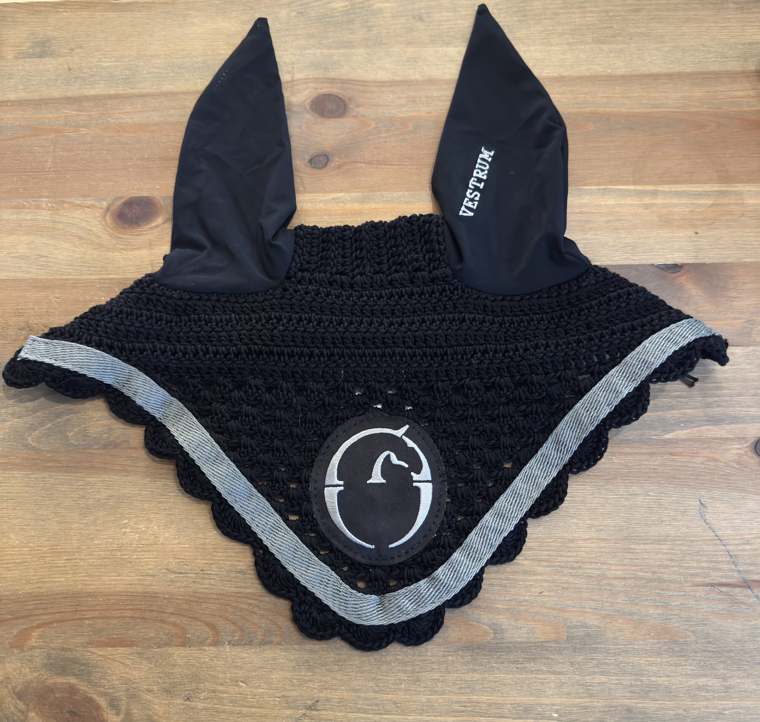 VESTRUM Leeds Horse Earnet - Black/Medium Grey